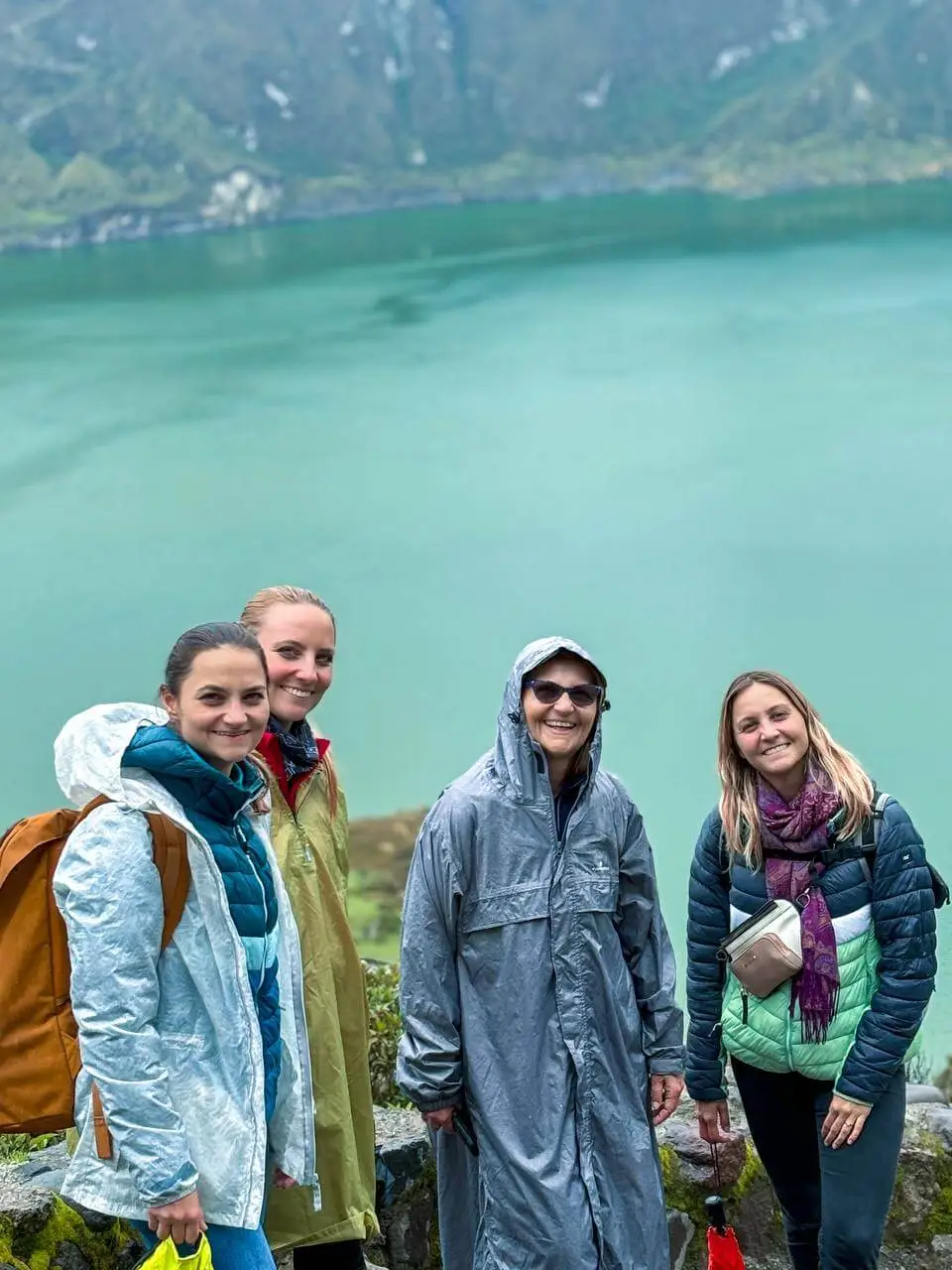 QUILOTOA - Lago en el cráter del volcán Quilotoa